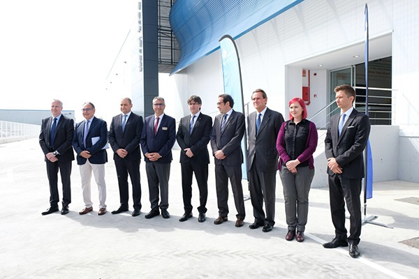 Actualment esteu veient El president Carles Puigdemont inaugura a la ZAL Port (Prat) la plataforma de fred de Carrefour